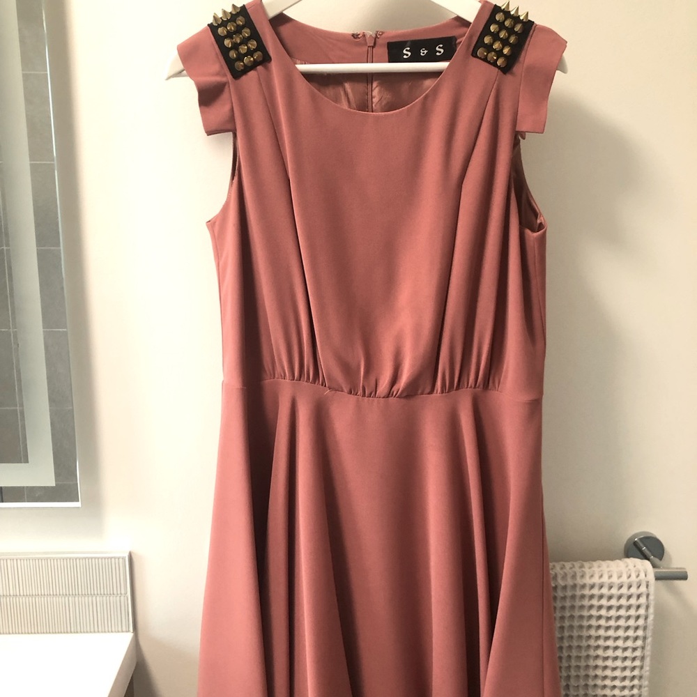 Classic mauve dress with a little punk.